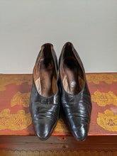 Load image into Gallery viewer, c. 1910s-1920s Black Leather Pumps | Approx Sz 8