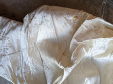 Load image into Gallery viewer, 1890s Cream Silk Gigot Sleeve Bodice
