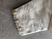 Load image into Gallery viewer, 1890s Cream Silk Gigot Sleeve Bodice