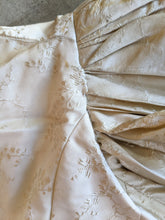 Load image into Gallery viewer, 1890s Cream Silk Gigot Sleeve Bodice