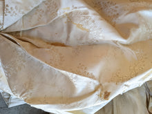 Load image into Gallery viewer, 1890s Cream Silk Gigot Sleeve Bodice
