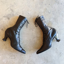 Load image into Gallery viewer, 1910s-1920s Black Lace Up Louis Heel Boots | Approx Sz 6