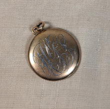 Load image into Gallery viewer, c. 1910s Gold Shell Diamond Star Locket