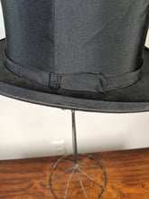 Load image into Gallery viewer, c. 1920s Silk Faille Collapsible Top Hat