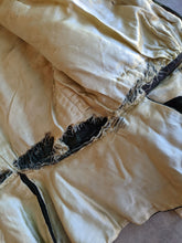 Load image into Gallery viewer, c. 1900s Green Velvet Bodice | Study + Display