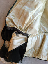 Load image into Gallery viewer, c. 1900s Green Velvet Bodice | Study + Display