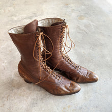 Load image into Gallery viewer, c. 1910s Brown Lace Up Boots | Approx Sz 7.5-8