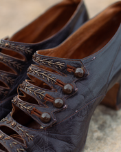 Load image into Gallery viewer, c. 1900s Beaded Leather Pumps