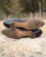 Load image into Gallery viewer, c. 1900s Beaded Leather Pumps