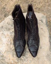 Load image into Gallery viewer, c. 1890s Black Pointed Toe Boots