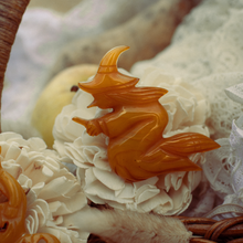 Load image into Gallery viewer, Vintage Bakelite Witch Brooch