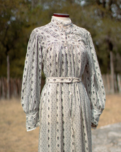 Load image into Gallery viewer, c. 1900s Cotton Wrapper Dress