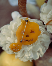 Load image into Gallery viewer, Vintage Bakelite Jack O' Lantern Cat Halloween Brooch