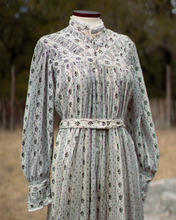 Load image into Gallery viewer, c. 1900s Cotton Wrapper Dress