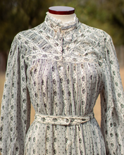 Load image into Gallery viewer, c. 1900s Cotton Wrapper Dress