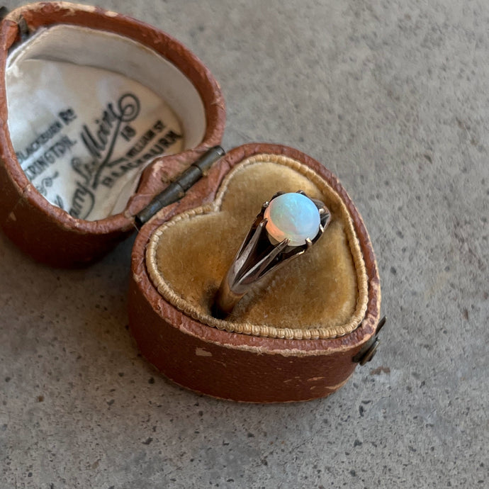 Turn of the Century 8k Gold Opal Ring