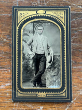 Load image into Gallery viewer, Grouping of 4 Antique Photographs