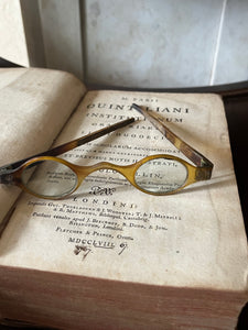 c. 1800 Tortoise Shell Wig Spectacles - Light