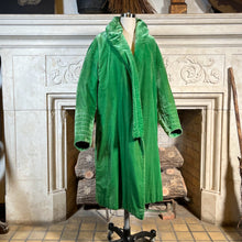 Load image into Gallery viewer, 1920s Green Silk Velvet Coat