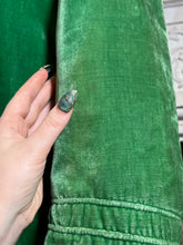 Load image into Gallery viewer, 1920s Green Silk Velvet Coat