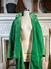 Load image into Gallery viewer, 1920s Green Silk Velvet Coat