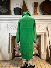 Load image into Gallery viewer, 1920s Green Silk Velvet Coat