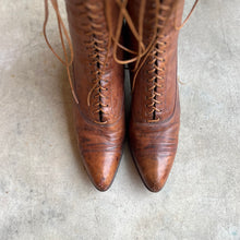 Load image into Gallery viewer, c. 1910s Brown Lace Up Boots | Approx Sz 9