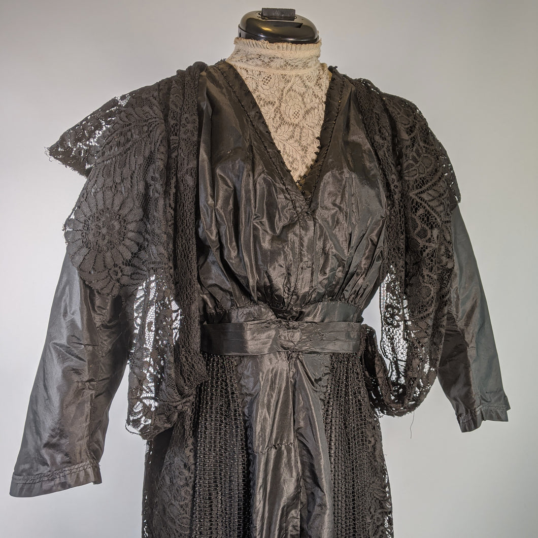 1910s Black Taffeta Gown | 28