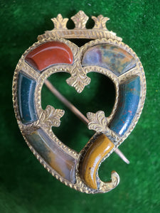 14k Gold Scottish Agate Witch's Heart Brooch | Antique Victorian Jewelry