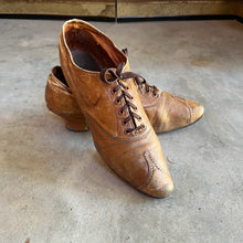 Load image into Gallery viewer, c. 1890s-1900s Brown Oxfords | Approx Sz 7