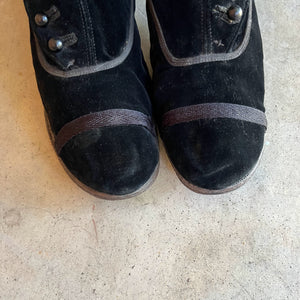 c. 1910s Black Velvet Side Button Boots | Approx Sz 7.5-8
