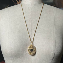 Load image into Gallery viewer, 18k Gold 19th c. Floral Locket