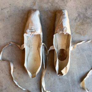 Early-Mid 19th c. Cream Silk Slippers