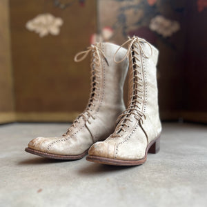 c. 1910s Cream Lace Up Boots | Approx Sz 6