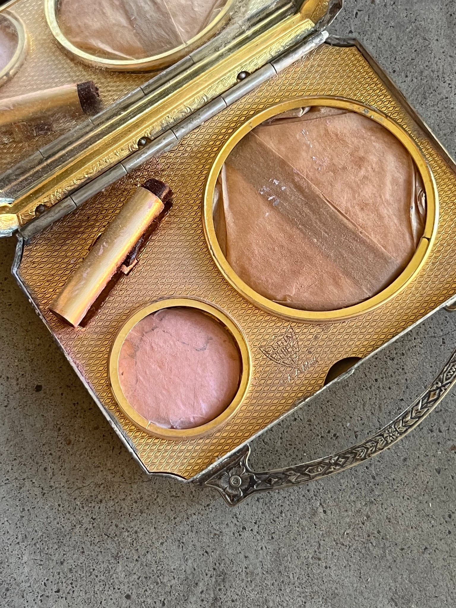 Antique Makeup Compacts | Saubhaya Makeup