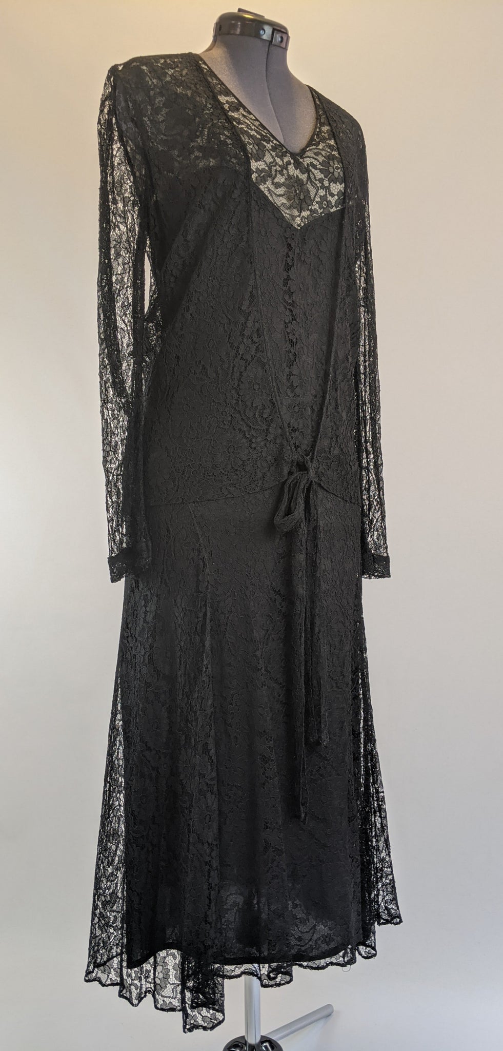 1930s Black Lace Long Sleeve Evening Gown Witchy Vintage 1930s Black Lace Long Sleeve Evening Gown Witchy Vintage
