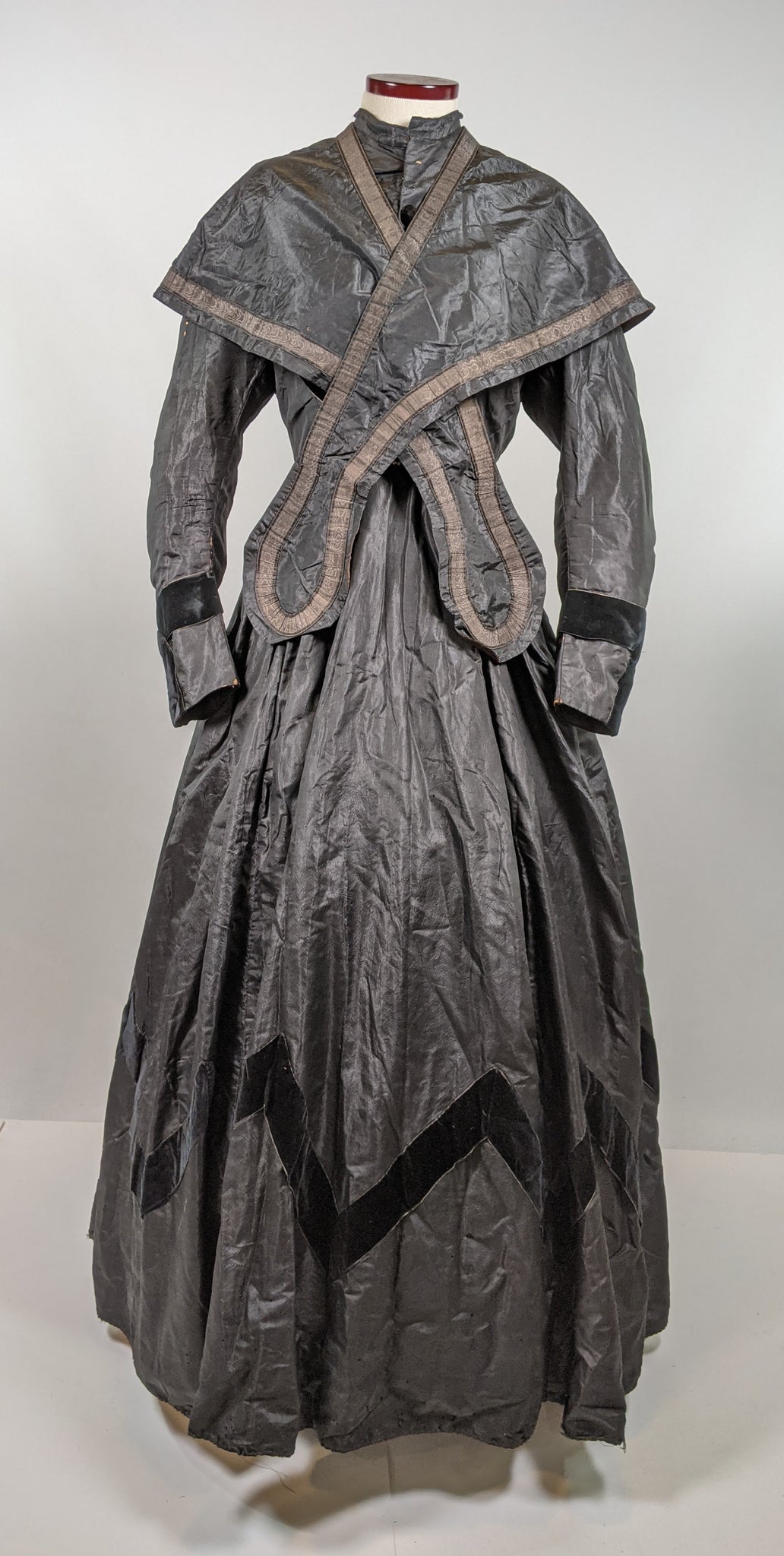 1860s Mourning Dress – Witchy Vintage 1860s Mourning Dress – Witchy Vintage
