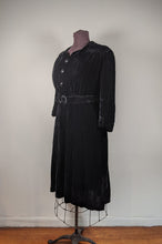 Load image into Gallery viewer, 1930s-1940s Rayon Velvet Dress | XL