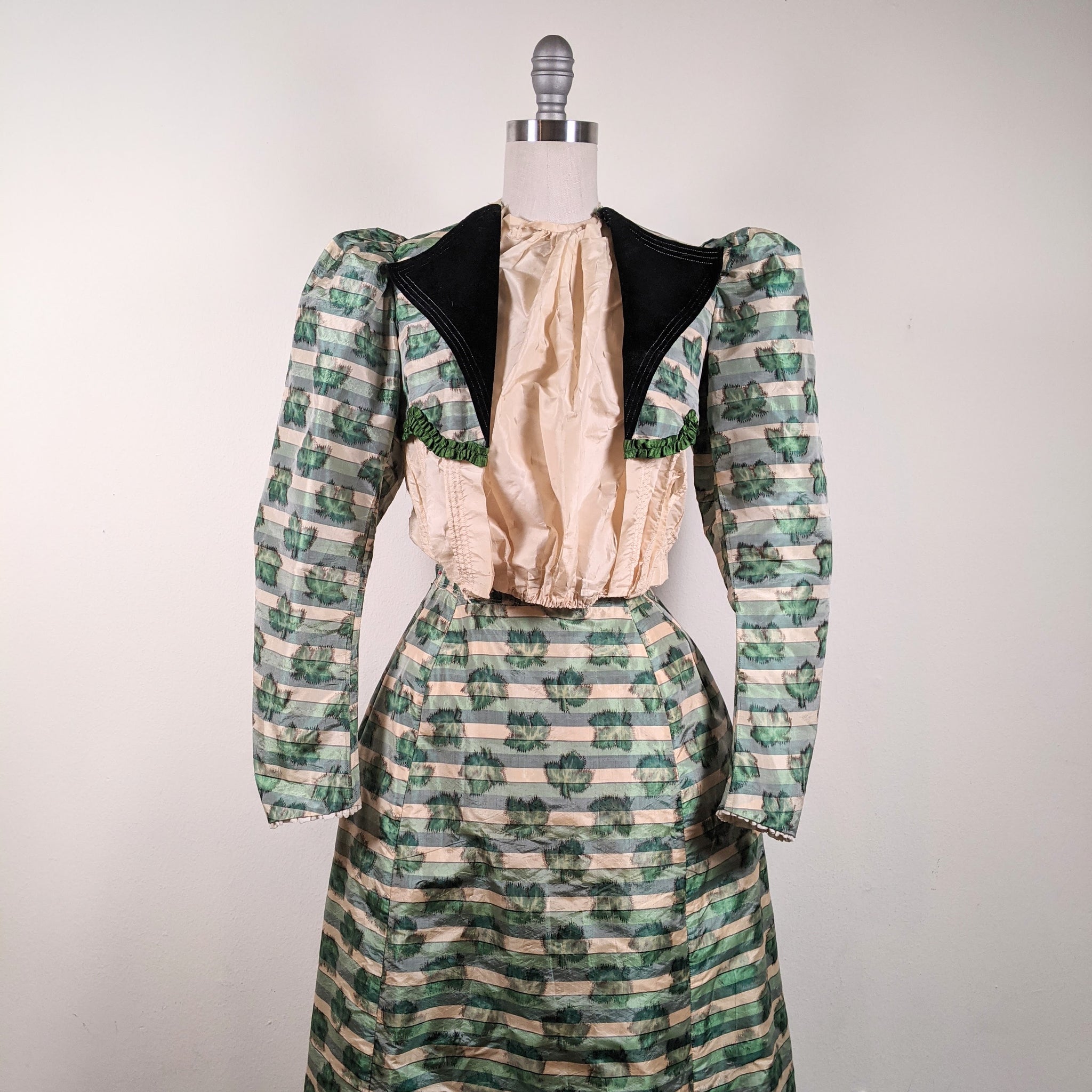 1890s Green Leaf Pattern Dress | Study + Display 1890s Green Leaf Pattern Dress | Study + Display