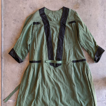 Load image into Gallery viewer, 1920s Green Linen Dress