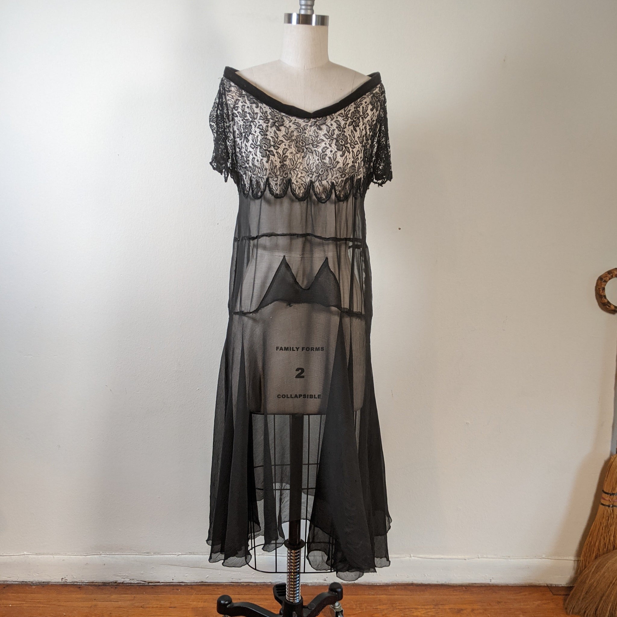 1920s Black Silk Chiffon + Lace Dress Witchy Vintage 1920s Black Silk Chiffon + Lace Dress Witchy Vintage