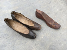 Load image into Gallery viewer, c. 1880s Leather Pumps