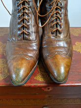 Load image into Gallery viewer, c. 1910s Brown Lace Up Boots | Approx Sz 7