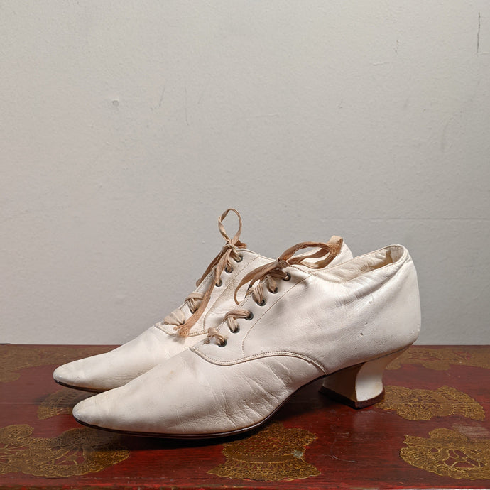 c. 1890s White Kid Leather Shoes | Approx Sz 4-5