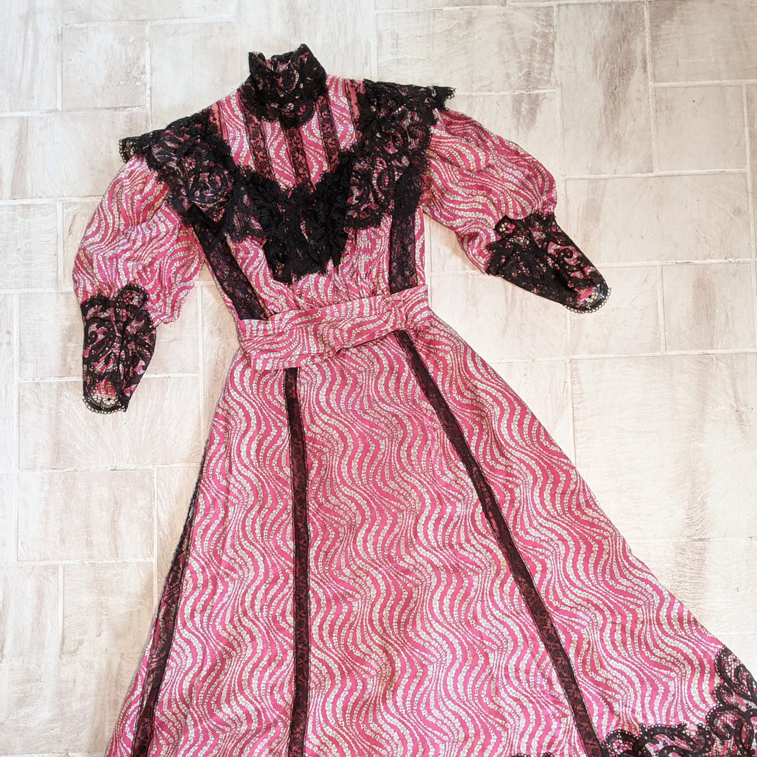 c. 1905-1907 Pink Silk Dress Witchy Vintage c. 1905-1907 Pink Silk Dress Witchy Vintage