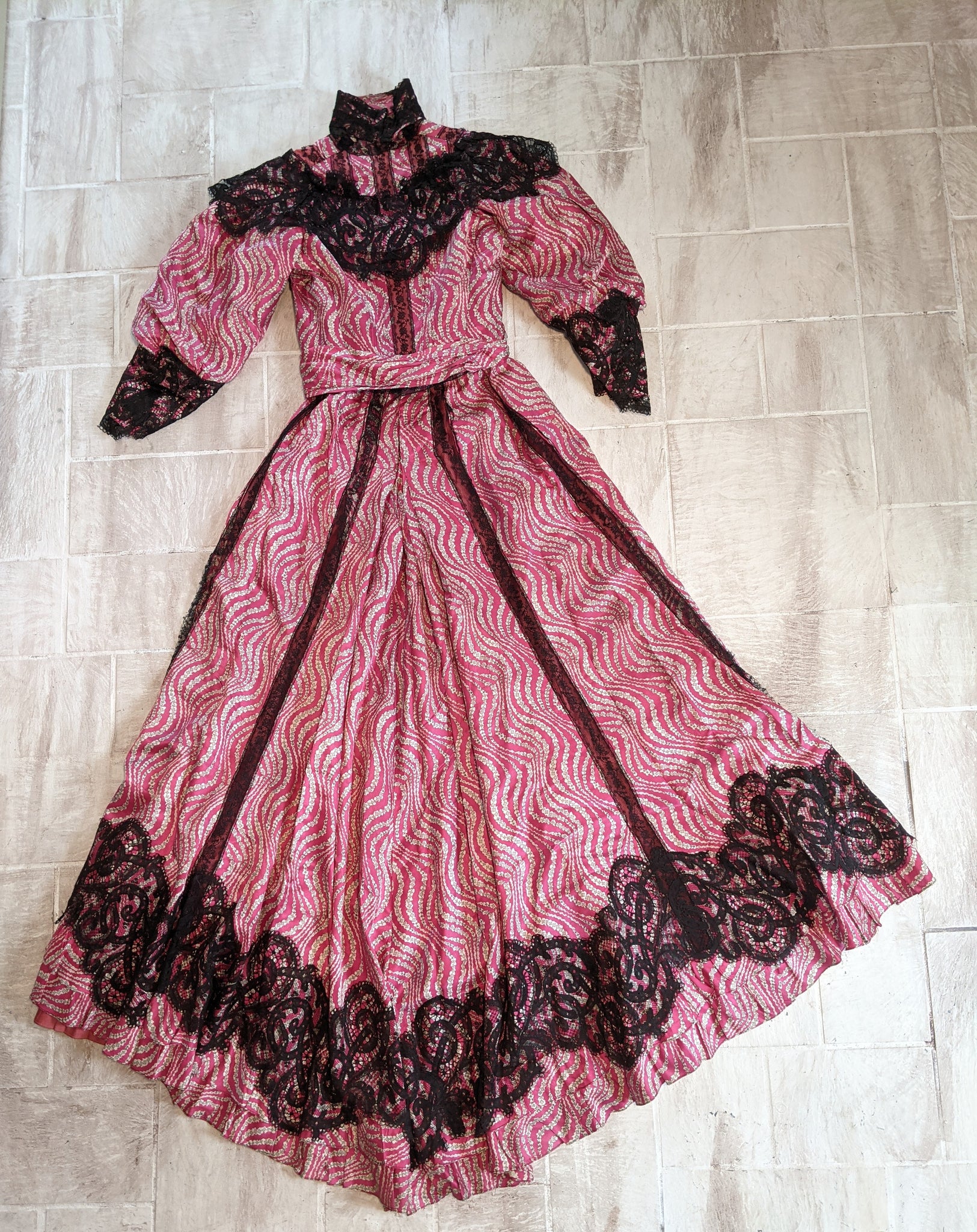 c. 1905-1907 Pink Silk Dress – Witchy Vintage