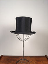 Load image into Gallery viewer, c. 1920s Silk Faille Collapsible Top Hat