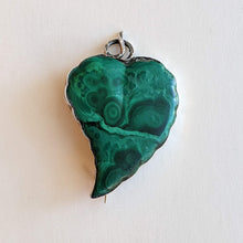 Load image into Gallery viewer, Victorian Scottish Malachite Leaf / Witch&#39;s Heart Brooch