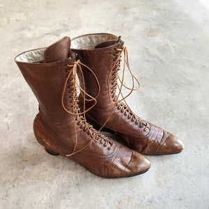 c. 1910s Brown Lace Up Boots | Approx Sz 7.5-8