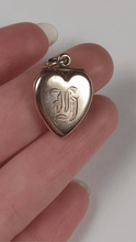 Load image into Gallery viewer, 1840s Heart Locket
